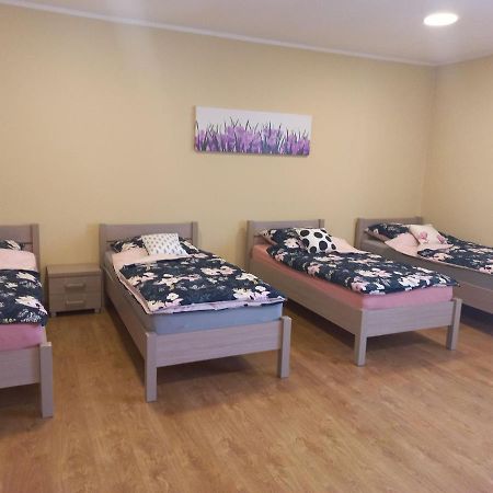 Pod Kogucikiem Aparthotel Krzyzanowice Buitenkant foto